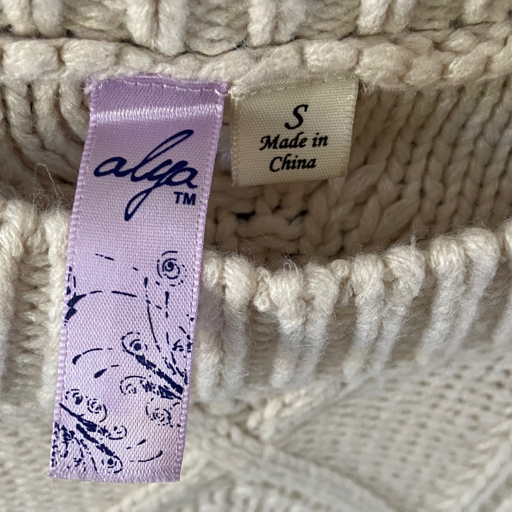Cream Cable Knit Sweater, size S. Alya/Francesca's brand, - Picture 2 of 12